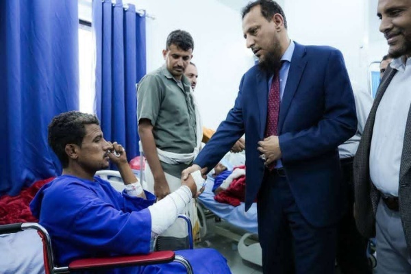 اول تحرك لمحافظ عدن بشان جرحى انفجار معسكر العمالقة اول تحرك لمحافظ عدن بشان جرحى انفجار معسكر العمالقة