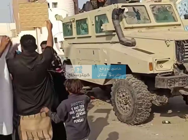 عاجل وقفة احتجاجية أمام مبنى إدارة أمن عدن عاجل وقفة احتجاجية أمام مبنى إدارة أمن عدن