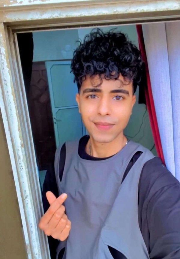 ناشط عدني يكشف تفاصيل تعرض أسرته لعملية نصب بـ 20 جرام ذهب و6 ألف ريال سعودي
