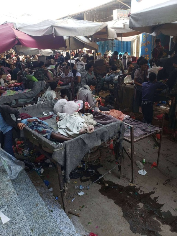 تحو ل شارع في بير باشا إلى سوق للقات يثير جدلا في تعز تحو ل شارع في بير باشا إلى سوق للقات يثير جدلا في تعز