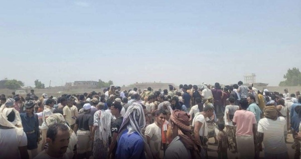 تشييع مهيب لـ14 جندي ا سقطوا في معارك حيس بالحديدة تشييع مهيب لـ14 جندي ا سقطوا في معارك حيس بالحديدة