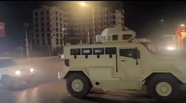 انتشار أمني واسع في عدن عقب وصول قوات درع الوطن لتأمين المؤسسات الحكومية انتشار أمني واسع في عدن عقب وصول قوات درع الوطن لتأمين المؤسسات الحكومية