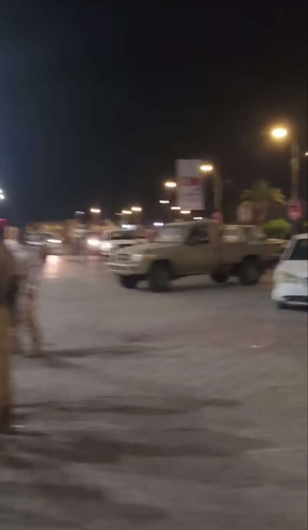 عاجل منع رفع صور عيدروس الزبيدي بساحة العروض عاجل منع رفع صور عيدروس الزبيدي بساحة العروض