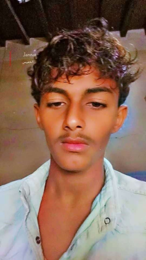 بعد أن نجا من الأمواج صياد يمني يعود من البحر بلا قاربه بعد مصادرة قوات إريترية لمصدر رزقه