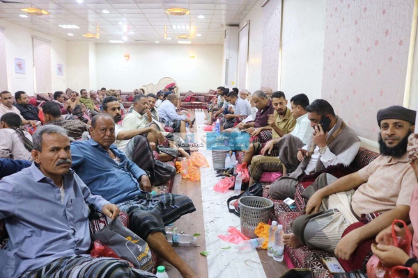 عاجل قبائل ردفان تمنح السلطات مهلة 24 ساعة بشأن متهمين في قضية اغتيال اللواء ثابت جواس عاجل قبائل ردفان تمنح السلطات مهلة 24 ساعة بشأن متهمين في قضية اغتيال اللواء ثابت جواس
