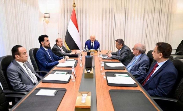 رئيس مجلس القيادة الدولة ماضية في برنامج الإصلاحات والردع الحازم للتصعيد الحوثي رئيس مجلس القيادة الدولة ماضية في برنامج الإصلاحات والردع الحازم للتصعيد الحوثي