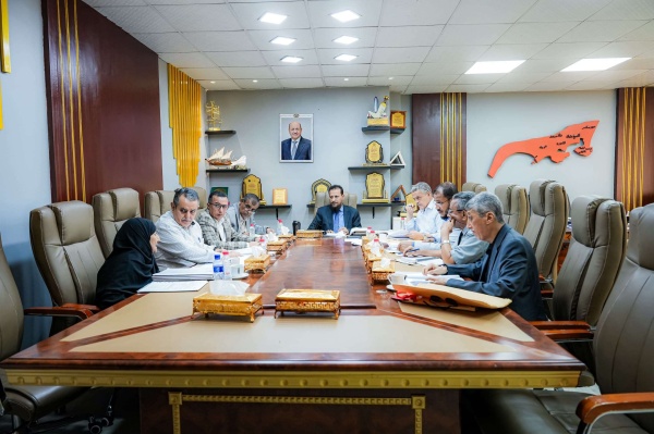 برئاسة المحافظ عبدالرحمن شيخ مجلس إدارة صندوق النظافة يناقش أداء النصف الأول من العام ويقر عددا من المناقصات