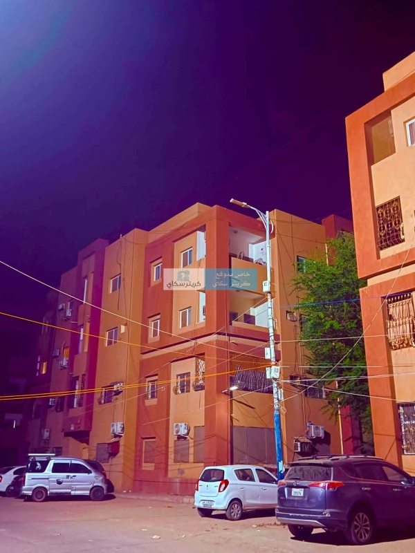 عدن تغرق في شبكة من الأسلاك مطالبات بتنظيم تمديدات الإنترنت عدن تغرق في شبكة من الأسلاك مطالبات بتنظيم تمديدات الإنترنت