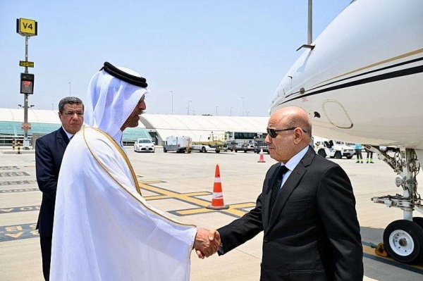 الرئيس العليمي يصل الدوحة لتقديم واجب العزاء بوفاة الشيخ حمد بن خليفة آل ثاني الرئيس العليمي يصل الدوحة لتقديم واجب العزاء بوفاة الشيخ حمد بن خليفة آل ثاني