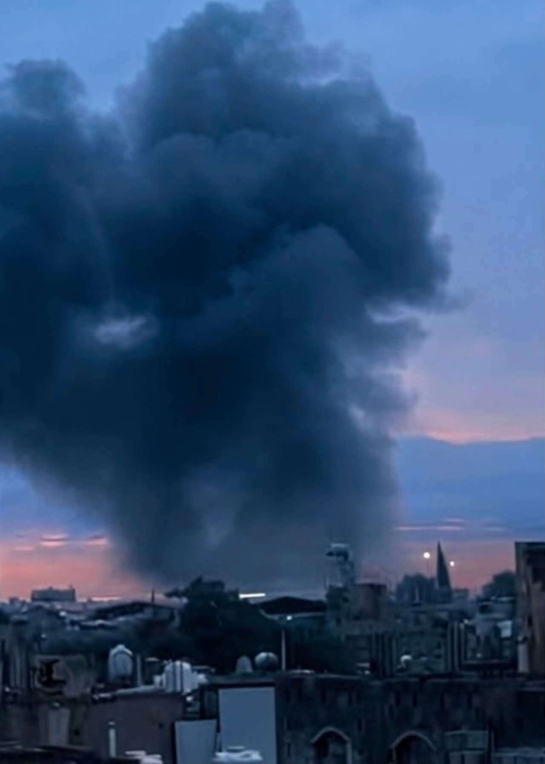 عاجل تصاعد كثيف للدخان قرب مطار صنعاء بعد سماع دوي انفجار صورة عاجل تصاعد كثيف للدخان قرب مطار صنعاء بعد سماع دوي انفجار صورة