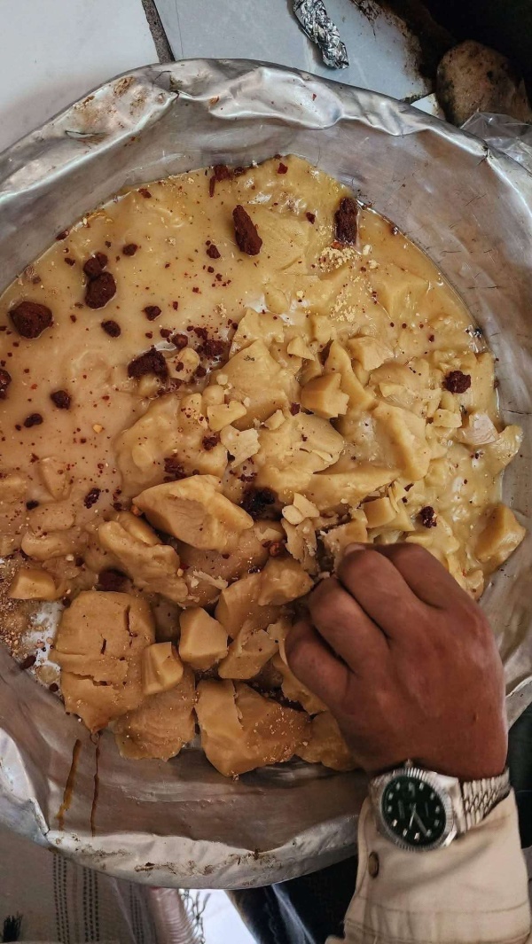 عاجل ضبط معمل حلويات في المكلا يعيد تدوير منتجات تالفة وطرحها للبيع صور عاجل ضبط معمل حلويات في المكلا يعيد تدوير منتجات تالفة وطرحها للبيع صور