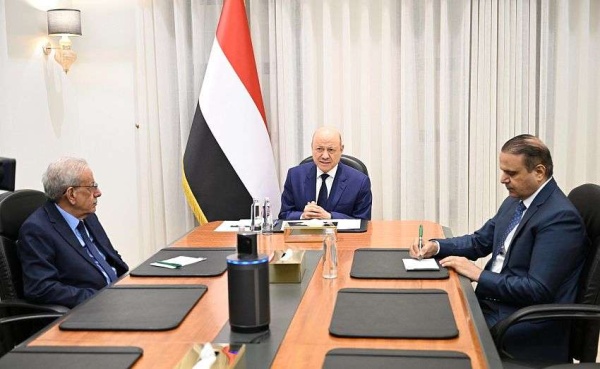 الرئيس العليمي الدولة لن تسمح بأي رحلات خارج اختصاصاتها الحصرية ولا بديل أمام المليشيات سوى القبول بالمبادرات الإنسانية المعلنة الرئيس العليمي الدولة لن تسمح بأي رحلات خارج اختصاصاتها الحصرية ولا بديل أمام المليشيات سوى القبول بالمبادرات الإنسانية المعلنة