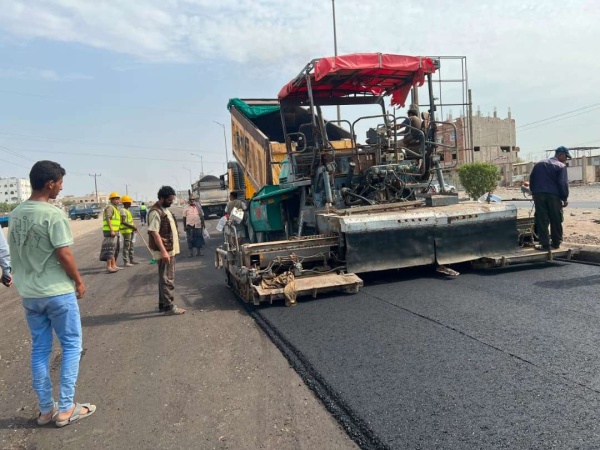 بتوجيهات وزير الأشغال ومتابعة محافظ لحج بدء أعمال سفلتة طريق الحوطة نوبة دكيم ضمن مشروع الصيانة الروتينية بتوجيهات وزير الأشغال ومتابعة محافظ لحج بدء أعمال سفلتة طريق الحوطة نوبة دكيم ضمن مشروع الصيانة الروتينية