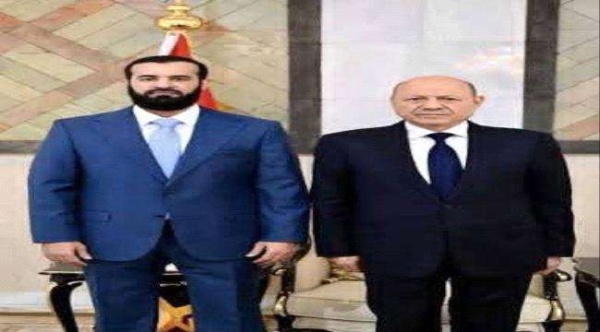 محافظ أبين يشكر رئيس مجلس القيادة الرئاسي على تعيينه قائد ا لمحور أبين وترقيته إلى رتبة لواء محافظ أبين يشكر رئيس مجلس القيادة الرئاسي على تعيينه قائد ا لمحور أبين وترقيته إلى رتبة لواء