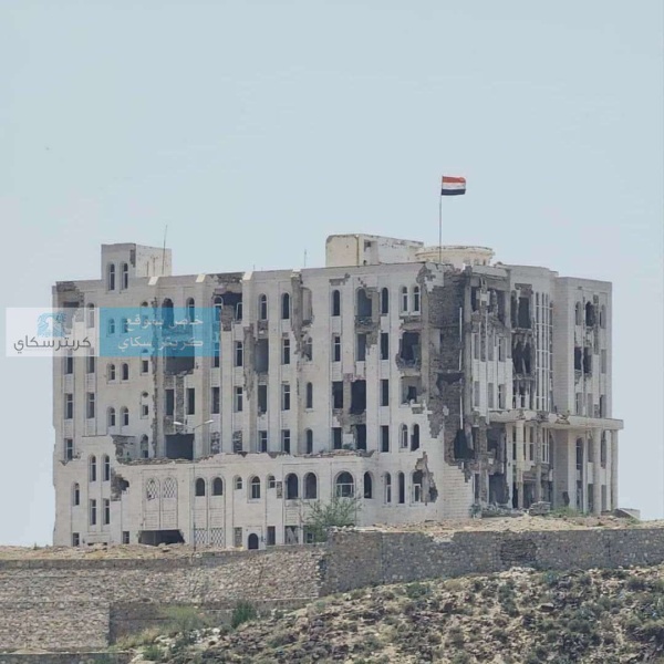 عاجل قذيفة حوثية تستهدف المجمع القضائي وسط مدينة تعز