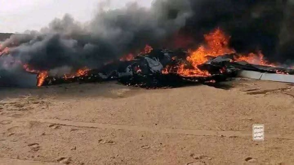 الحو ثيون ينشرون حطام طائرة مسيرة زعموا إسقاطها في أجواء الجوف الحو ثيون ينشرون حطام طائرة مسيرة زعموا إسقاطها في أجواء الجوف