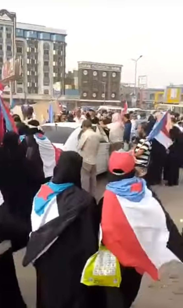 عاجل أنصار المجلس الانتقالي ينظمون مظاهرة في مديرية المنصورة بعدن