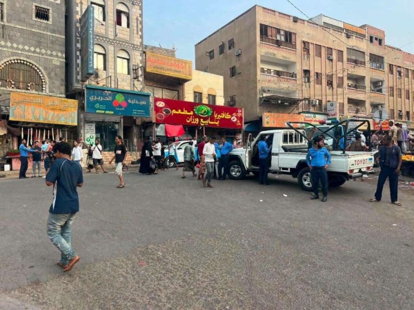 دعوات لتنفيذ حملة تنظيم شوارع كريتر بعدالة ومراعاة أصحاب البسطات دعوات لتنفيذ حملة تنظيم شوارع كريتر بعدالة ومراعاة أصحاب البسطات