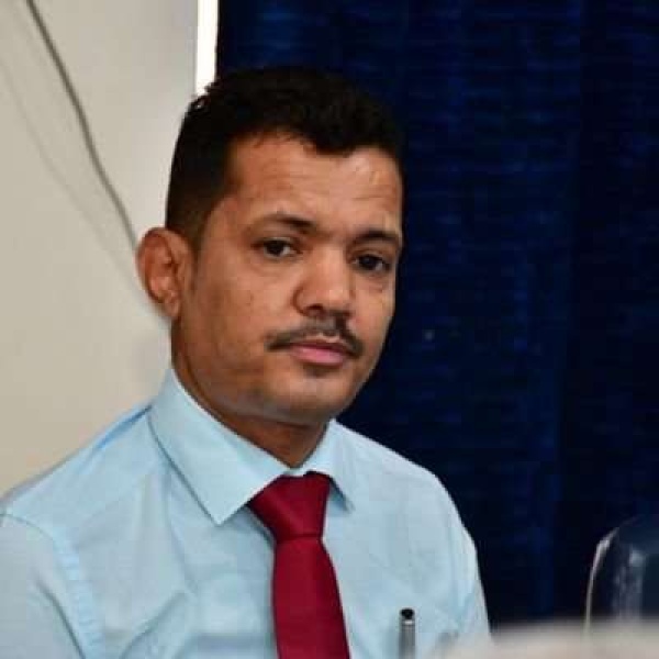 صحفي يقترح حلا لإنهاء الفساد في ملف المنح الدراسية صحفي يقترح حلا لإنهاء الفساد في ملف المنح الدراسية