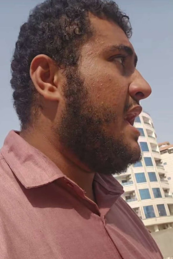 الناشط أمجد العمري اعت قلت فجر ا وصودر هاتفي وتم تفتيشه دون إذن نيابة بعدن