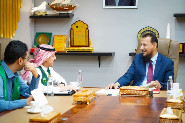 محافظ عدن يبحث مع مدير البرنامج السعودي لتنمية وإعمار اليمن سير عدد من المشاريع التنموية والخدمية محافظ عدن يبحث مع مدير البرنامج السعودي لتنمية وإعمار اليمن سير عدد من المشاريع التنموية والخدمية