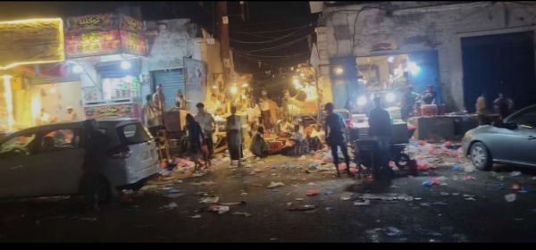 جدل في صيرة حول قرار إغلاق بوابة سوق القات الرئيسي ومطالبات بتعويض الباعة والمتضررين جدل في صيرة حول قرار إغلاق بوابة سوق القات الرئيسي ومطالبات بتعويض الباعة والمتضررين