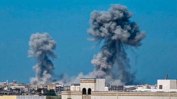 الدفاعات الجوية تسقط مسي رة مفخخة في المخا وسط هجوم واسع بالطائرات المسي رة الدفاعات الجوية تسقط مسي رة مفخخة في المخا وسط هجوم واسع بالطائرات المسي رة