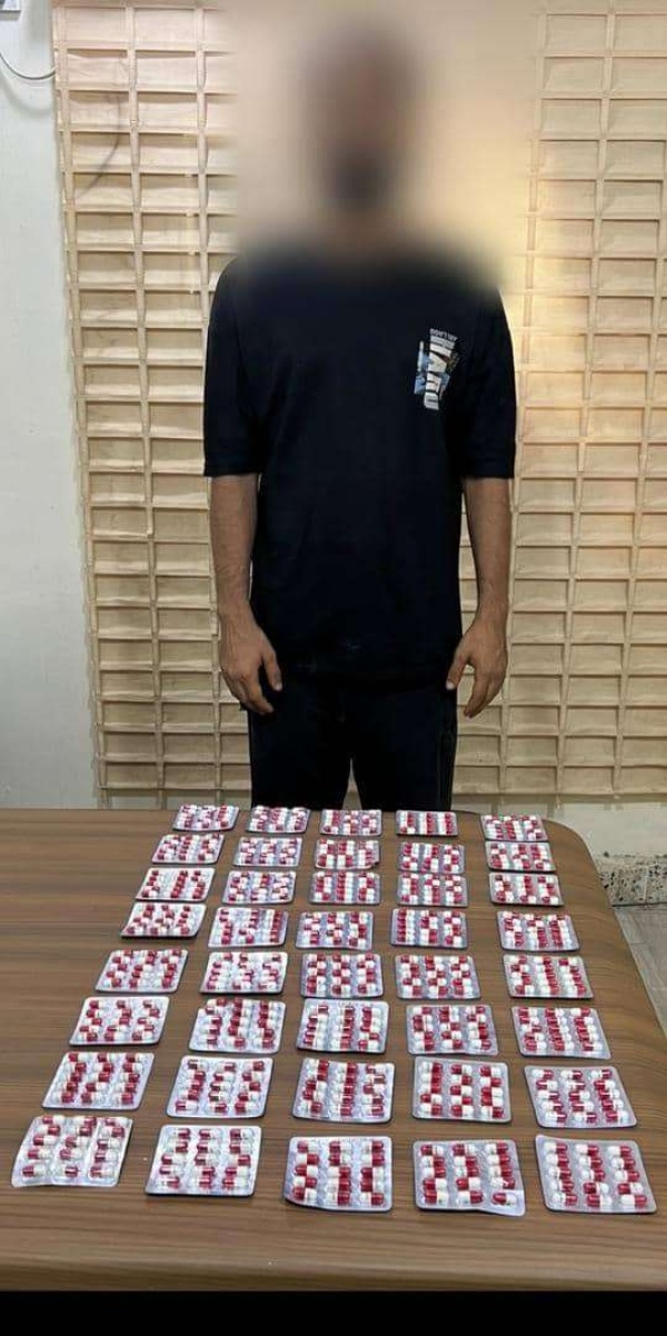أطاحة بشاب بحوزته 40 شريطا من حبوب البريجبالين في مديرية دار سعد أطاحة بشاب بحوزته 40 شريطا من حبوب البريجبالين في مديرية دار سعد