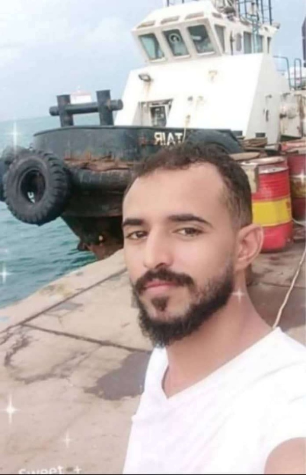 مقتل أبكر محمد محمود أثناء محاولته إنقاذ طاقم العب ارة تهامة بعد قصف حوثي مقتل أبكر محمد محمود أثناء محاولته إنقاذ طاقم العب ارة تهامة بعد قصف حوثي