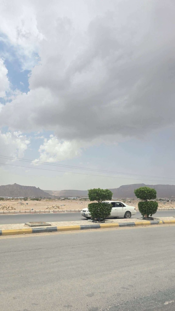 يحدث الان تساقط امطار خفيفة على مدينة عتق صور يحدث الان تساقط امطار خفيفة على مدينة عتق صور