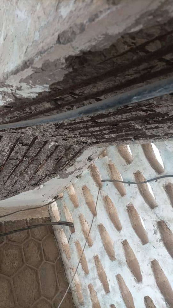 انهيار أجزاء من عمارة المعلمين بخور مكسر ومناشدات عاجلة لإنقاذ السكان انهيار أجزاء من عمارة المعلمين بخور مكسر ومناشدات عاجلة لإنقاذ السكان
