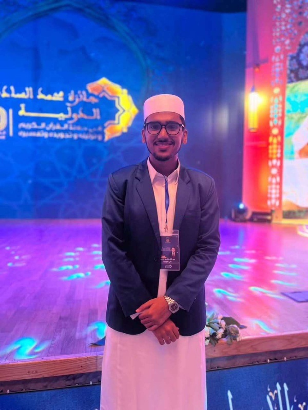 بعد رفعه اسم اليمن عاليا دعوات لاستقبال حاشد للحافظ العدني عبدالله مهيوب بعد رفعه اسم اليمن عاليا دعوات لاستقبال حاشد للحافظ العدني عبدالله مهيوب