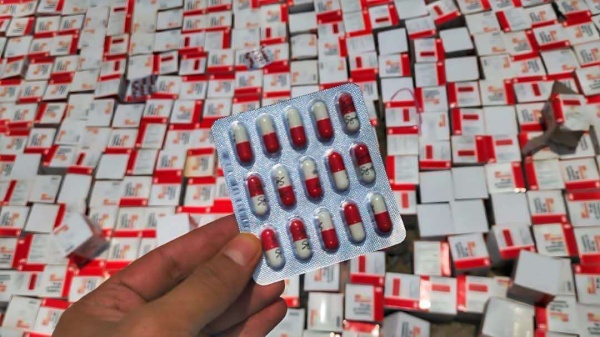 بعملية أمنية نوعية قوات طوق العاصمة عدن تضبط نحو 400 ألف حبة حبوب بريجبالين قوة 300
