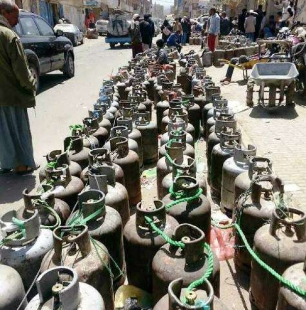 أزمة غاز خانقة تضرب صنعاء طوابير طويلة وإغلاق محطات تعبئة أزمة غاز خانقة تضرب صنعاء طوابير طويلة وإغلاق محطات تعبئة