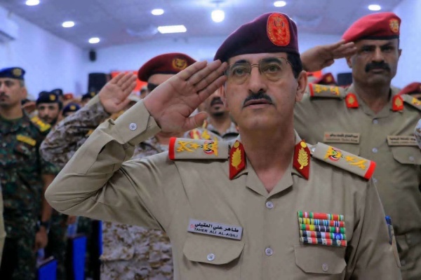 لأول مرة منتسبو وزارة الدفاع يتسلمون مرتباتهم كاملة دون خصميات لأول مرة منتسبو وزارة الدفاع يتسلمون مرتباتهم كاملة دون خصميات