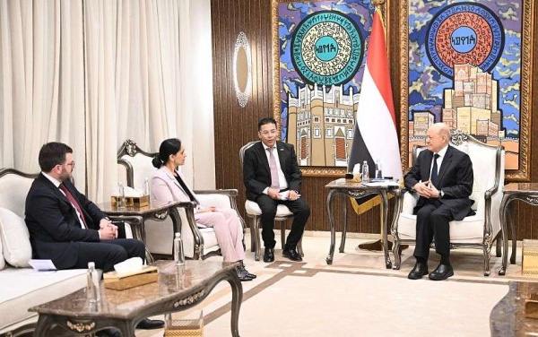 رئيس مجلس القيادة اليمن دخل مرحلة جديدة من استعادة المبادرة وبناء الدولة