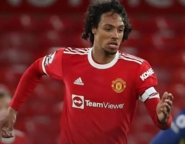 لاعب مانشستر يونايتد ينضم الى منتخب اليمن