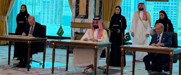 عاجل السعودية وتركيا وباكستان توق ع اتفاق مكة للدفاع المشترك عاجل السعودية وتركيا وباكستان توق ع اتفاق مكة للدفاع المشترك