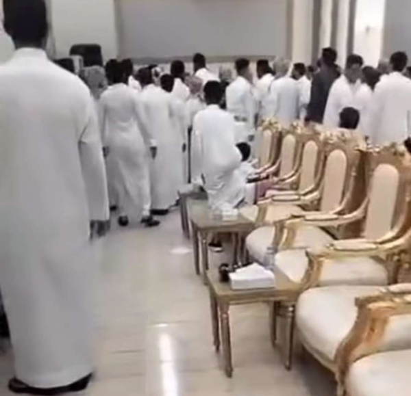 فوضى في حفل زفاف يمني بالسعودية بسبب تشغيل النشيد الوطني فوضى في حفل زفاف يمني بالسعودية بسبب تشغيل النشيد الوطني
