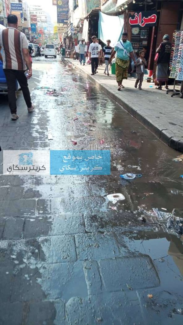 عاجل مياه الصرف الصحي تغرق سوق الطويل في كريتر عاجل مياه الصرف الصحي تغرق سوق الطويل في كريتر