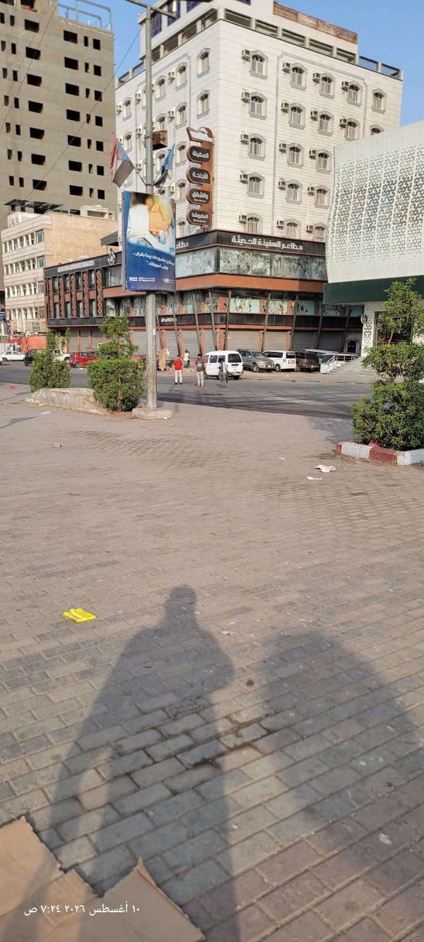عدن تختنق بالأزمات المواطنون يبحثون عن الغاز والمواصلات عدن تختنق بالأزمات المواطنون يبحثون عن الغاز والمواصلات