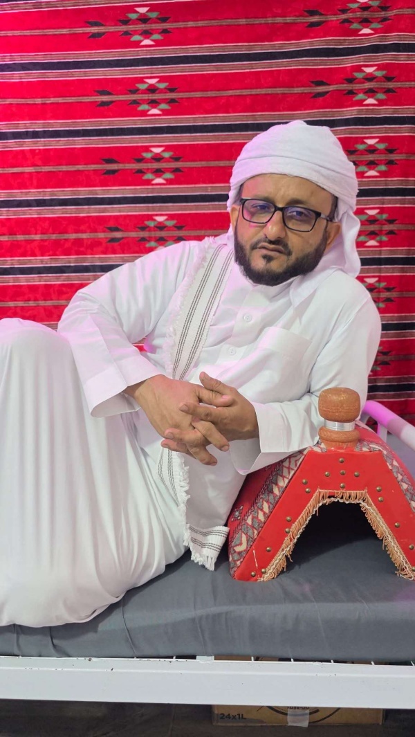 الشاعر عبدالقوي المفلحي يخرج عن صمته و يوضح موقفه من الحملة الموجهة ضده الشاعر عبدالقوي المفلحي يخرج عن صمته و يوضح موقفه من الحملة الموجهة ضده