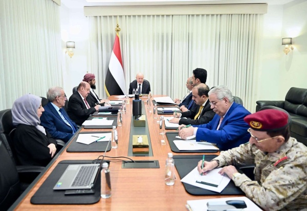 مجلس الدفاع الوطني يشيد بالالتفاف الشعبي الواسع حول القوات المسلحة ويتوعد بمزيد من عمليات الردع الموجعة مجلس الدفاع الوطني يشيد بالالتفاف الشعبي الواسع حول القوات المسلحة ويتوعد بمزيد من عمليات الردع الموجعة