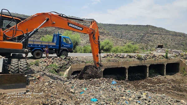 أعمال صيانة روتينية بالمعافر واستعداد لفتح العبارات المغلقة