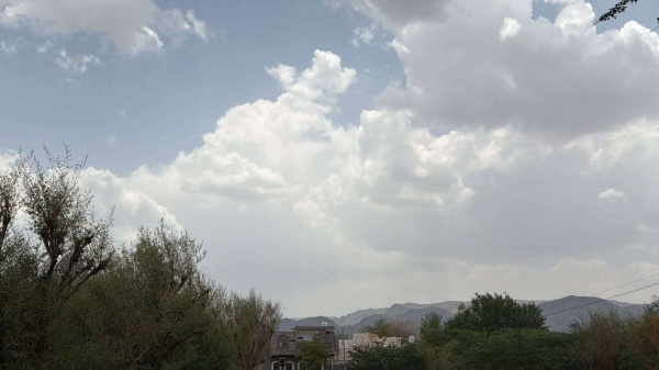 سماء بيحان تتلبد بالغيوم ومؤشرات على هطول أمطار اليوم