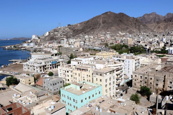 مواطنون في البريقة تصلنا رسائل بفتح المياه لكن المياه لا تصل إلى منازلنا مواطنون في البريقة تصلنا رسائل بفتح المياه لكن المياه لا تصل إلى منازلنا