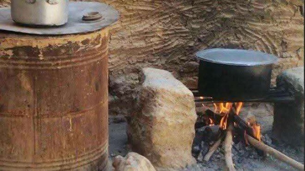 أزمة الغاز تعيد أهالي لحج إلى الحطب ومواطنون يتساءلون إلى متى أزمة الغاز تعيد أهالي لحج إلى الحطب ومواطنون يتساءلون إلى متى