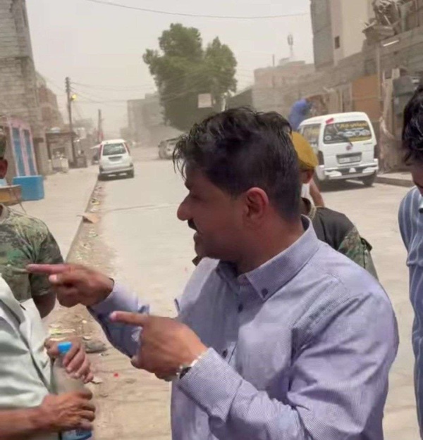 مدير عام الشيخ عثمان يتفقد أوضاع المواطنين ويوجه بحل مشكلة المياه في الممدارة