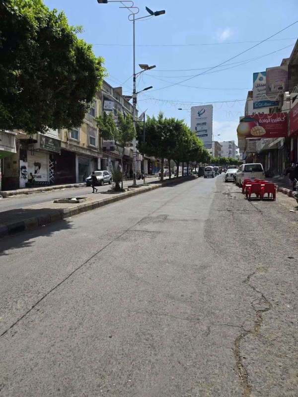 أزمة الغاز تشل حركة السيارات والباصات في تعز