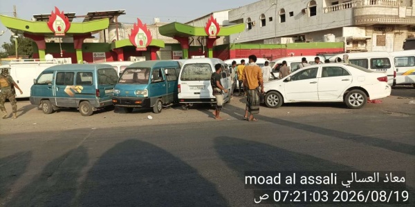 خمسة عشر يوم ا في طابور الغاز بعدن حين تتحول الحاجة إلى معاناة